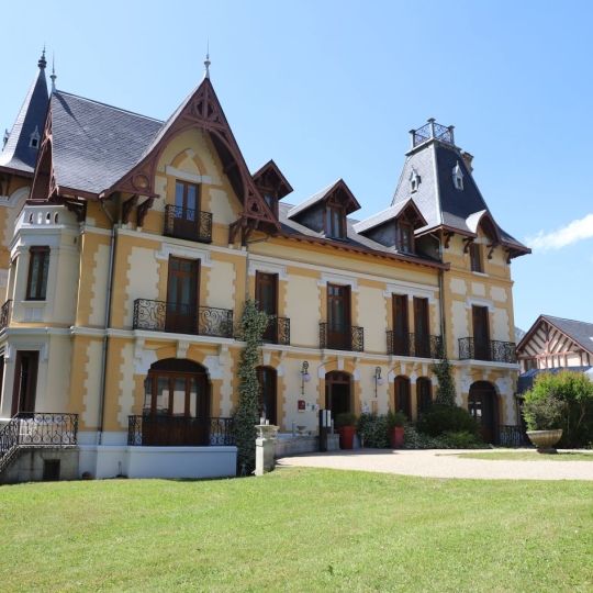  Annonces FOIX : Domaines / Propriétés | FOIX (09000) | 1 000 m2 | 2 186 600 € 