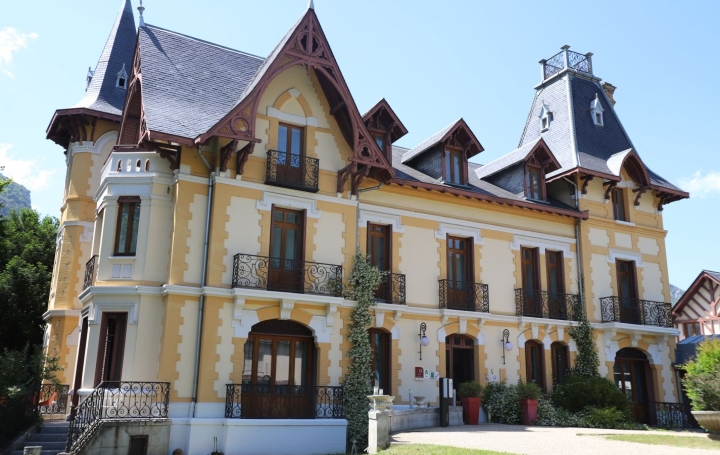  Annonces FOIX Domaines / Propriétés | FOIX (09000) | 1 000 m2 | 2 186 600 € 